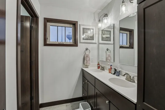 $550,000 | 704 Vineyard, Cambridge, WI 53523