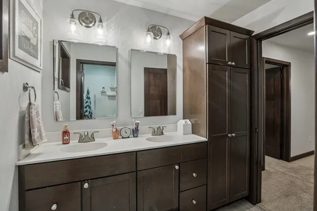 $550,000 | 704 Vineyard, Cambridge, WI 53523