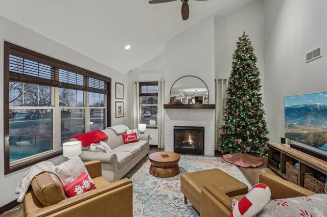 $550,000 | 704 Vineyard, Cambridge, WI 53523