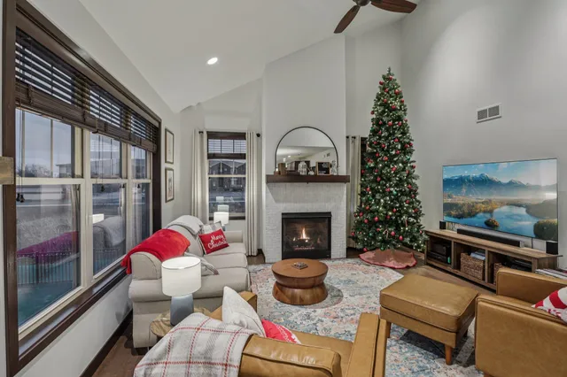 $550,000 | 704 Vineyard, Cambridge, WI 53523