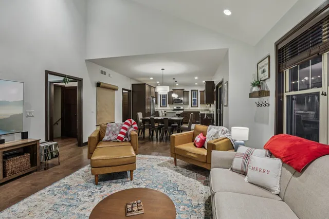 $550,000 | 704 Vineyard, Cambridge, WI 53523