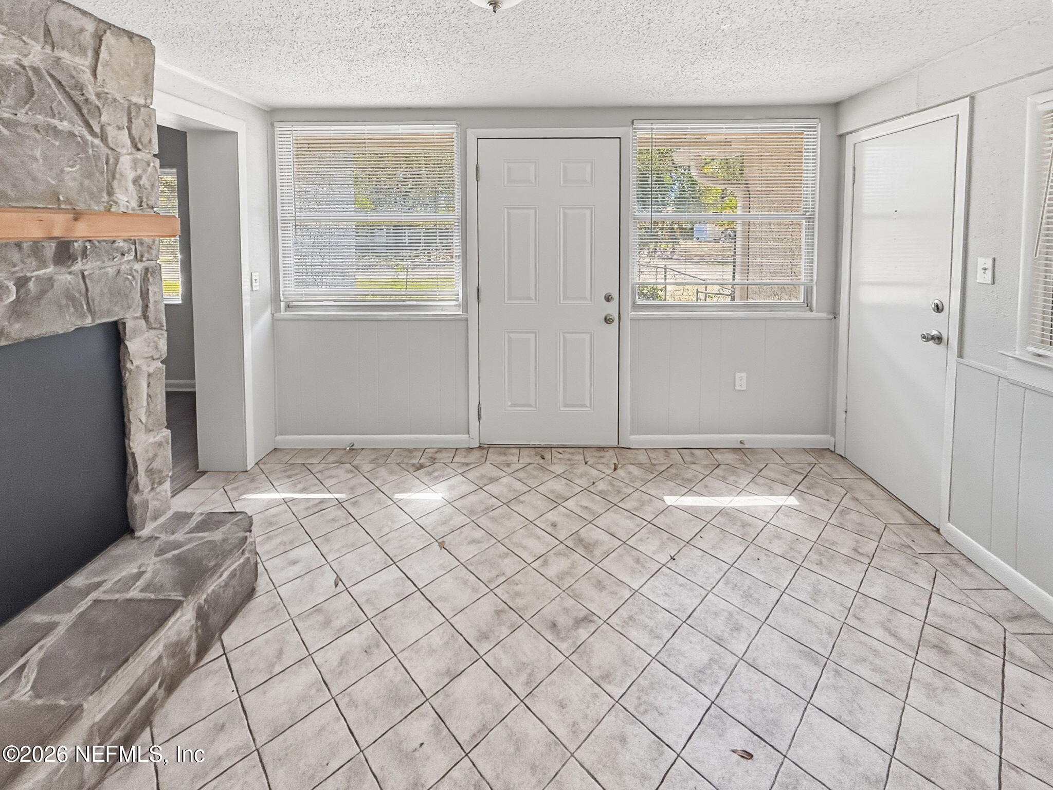 4515 Spring Glen Road Jacksonville, FL 32207 - Photo 8 of 47 008_ListerPros