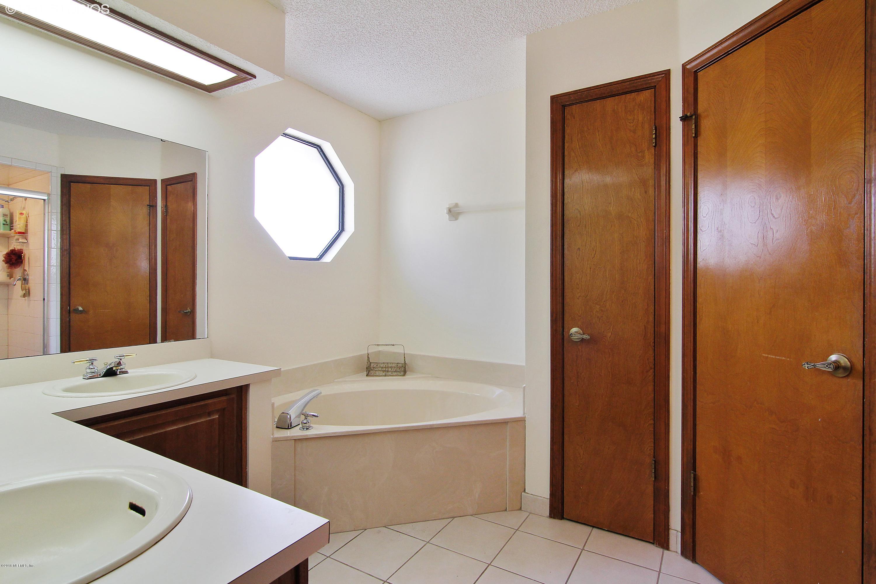 5771 Green Road Middleburg, FL 32068 - Photo 7 of 11 Master Bath