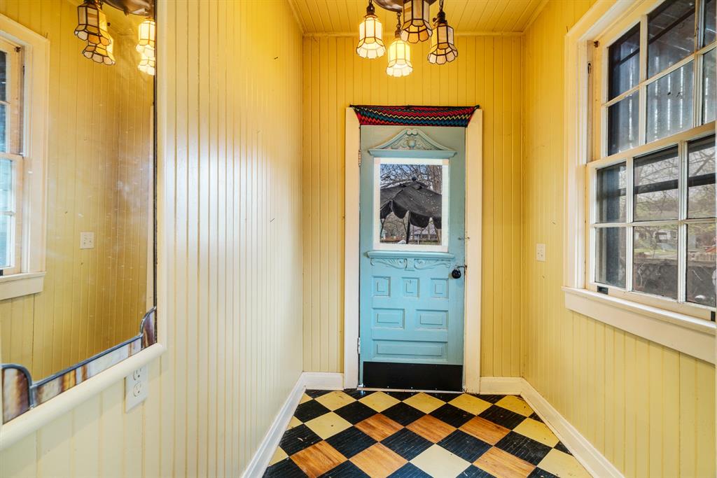 824 South Main Street Paris, TX 75460 - Photo 9 of 18 a view of a front door of house and a window