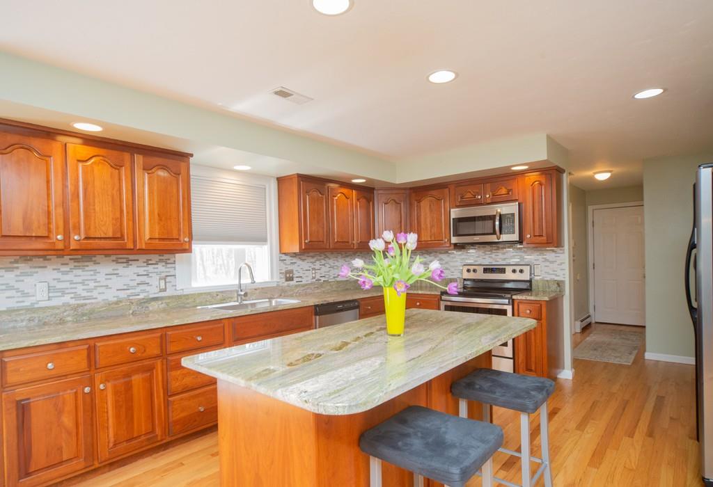 16 Cadman Road Mendon, MA 01756 - Photo 5 of 41 Gallery Image 5