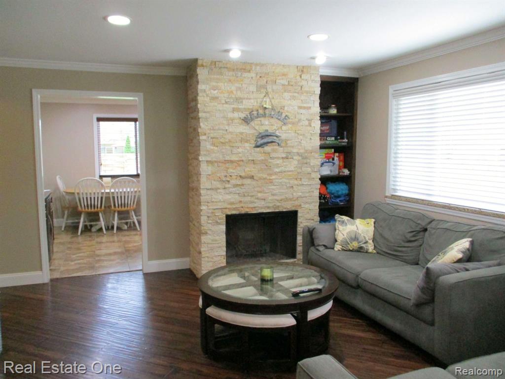 3195 Hessel Avenue Rochester Hills, MI 48307 - Photo 6 of 36