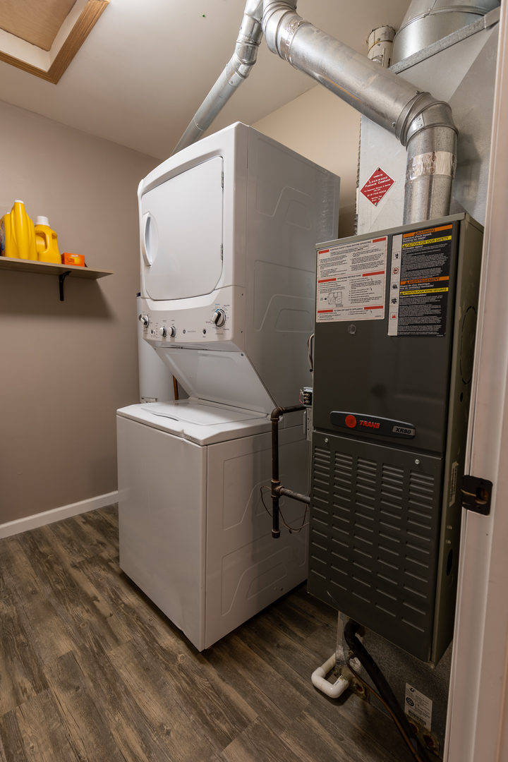 25101 Faraday Road Manhattan, IL 60442 - Photo 18 of 26 a utility room with dryer and washer