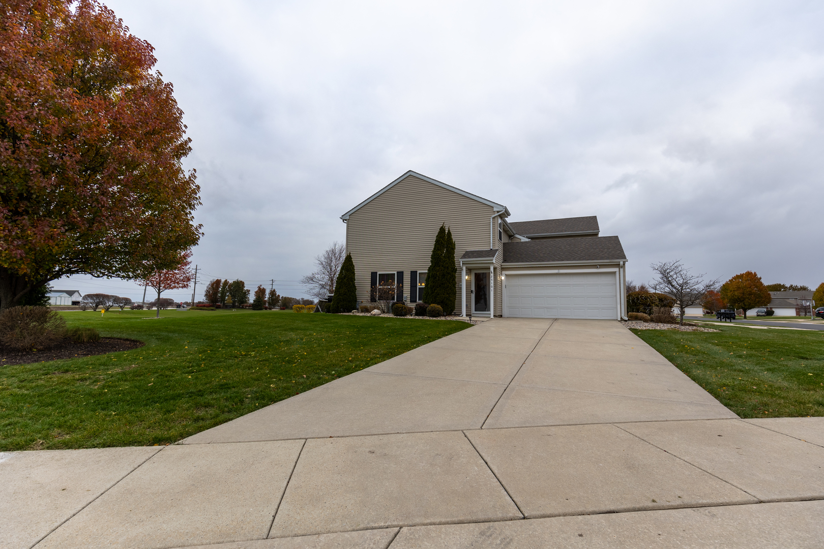 25101 Faraday Road Manhattan, IL 60442 - Photo 24 of 26 a front view of a house with a yard