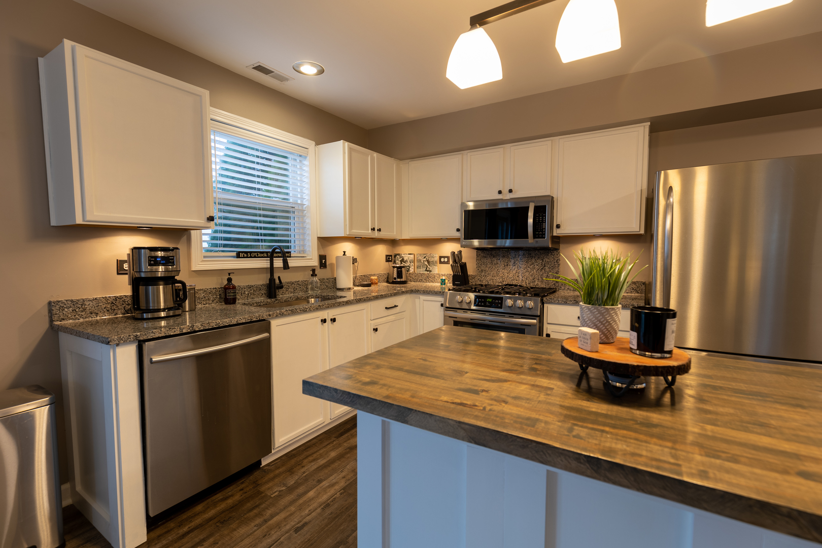 25101 Faraday Road Manhattan, IL 60442 - Photo 5 of 26 a kitchen with a stove a sink and a microwave