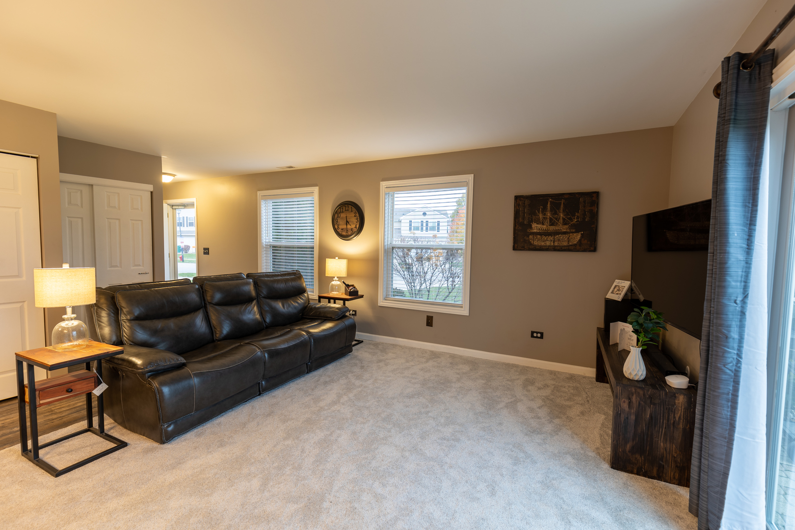 25101 Faraday Road Manhattan, IL 60442 - Photo 7 of 26 a living room with furniture and a window