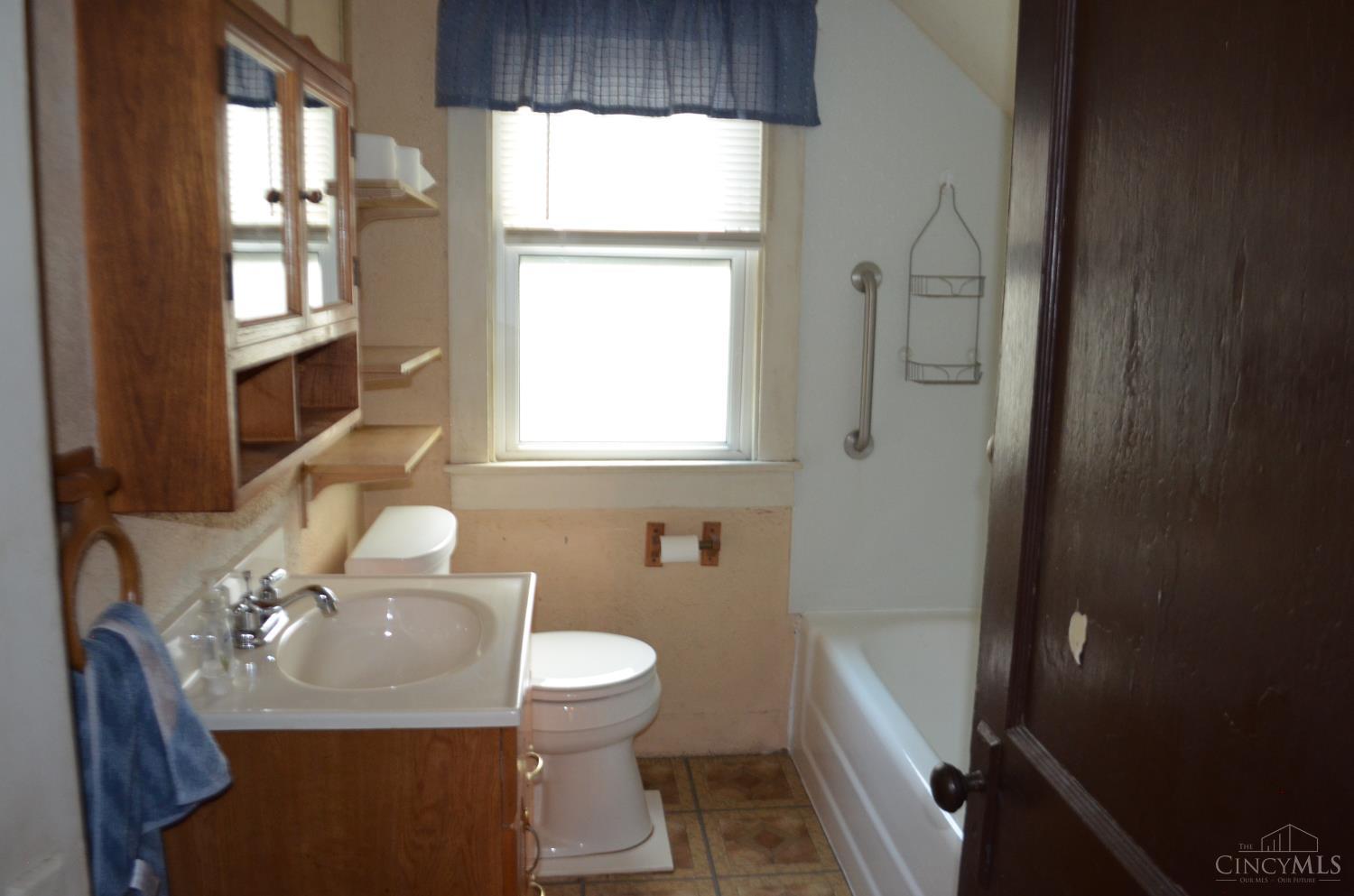 4230 Hamilton Cleves Road Fairfield, OH 45014 - Photo 7 of 12