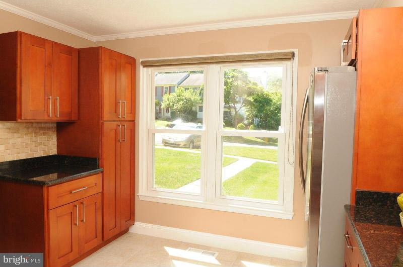 7337 Stream Way Springfield, VA 22152 - Photo 4 of 18 Kitchen