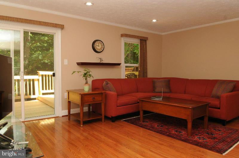 7337 Stream Way Springfield, VA 22152 - Photo 6 of 18 Living Room