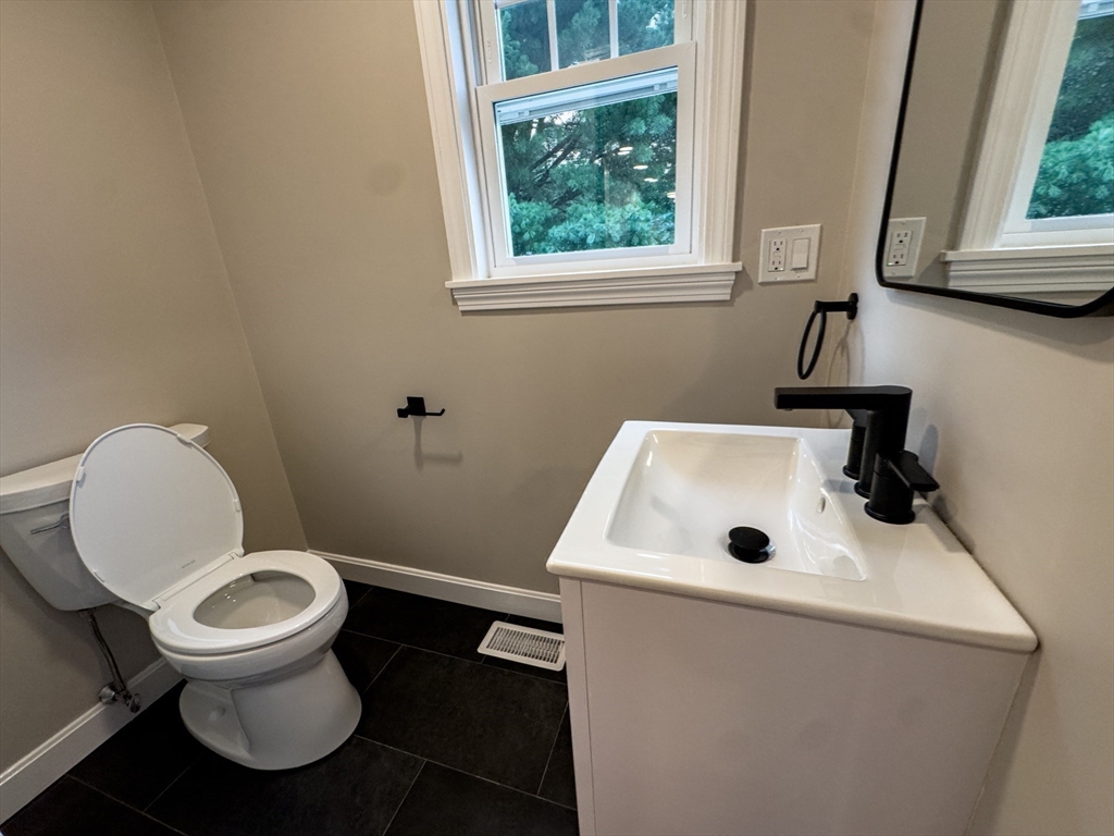 25 Diane Road Peabody, MA 01960 - Photo 12 of 42 Gallery Image 12