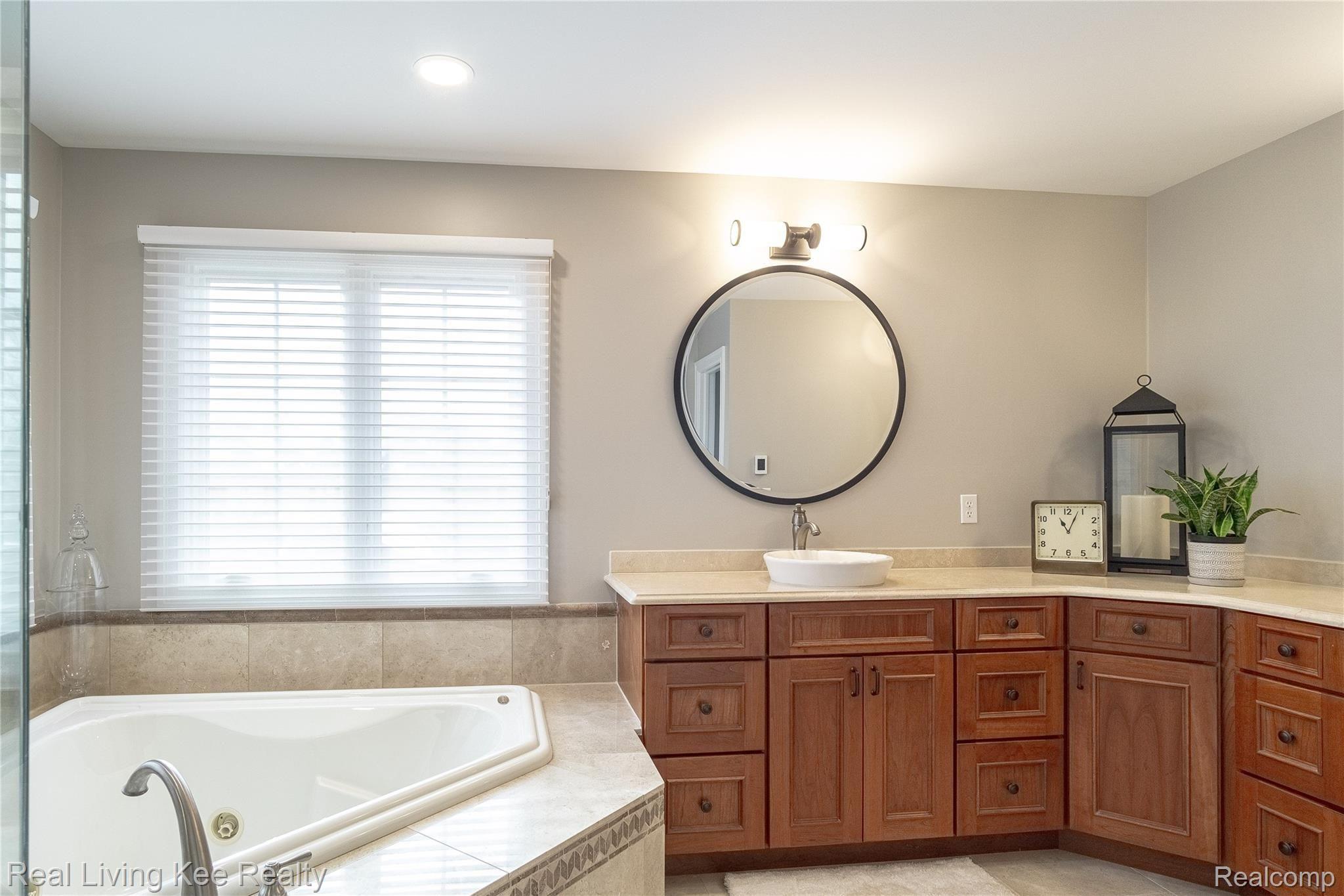 309 Ferndale Avenue Rochester, MI 48307 - Photo 69 of 75 Interiors (8 of 13).jpg
