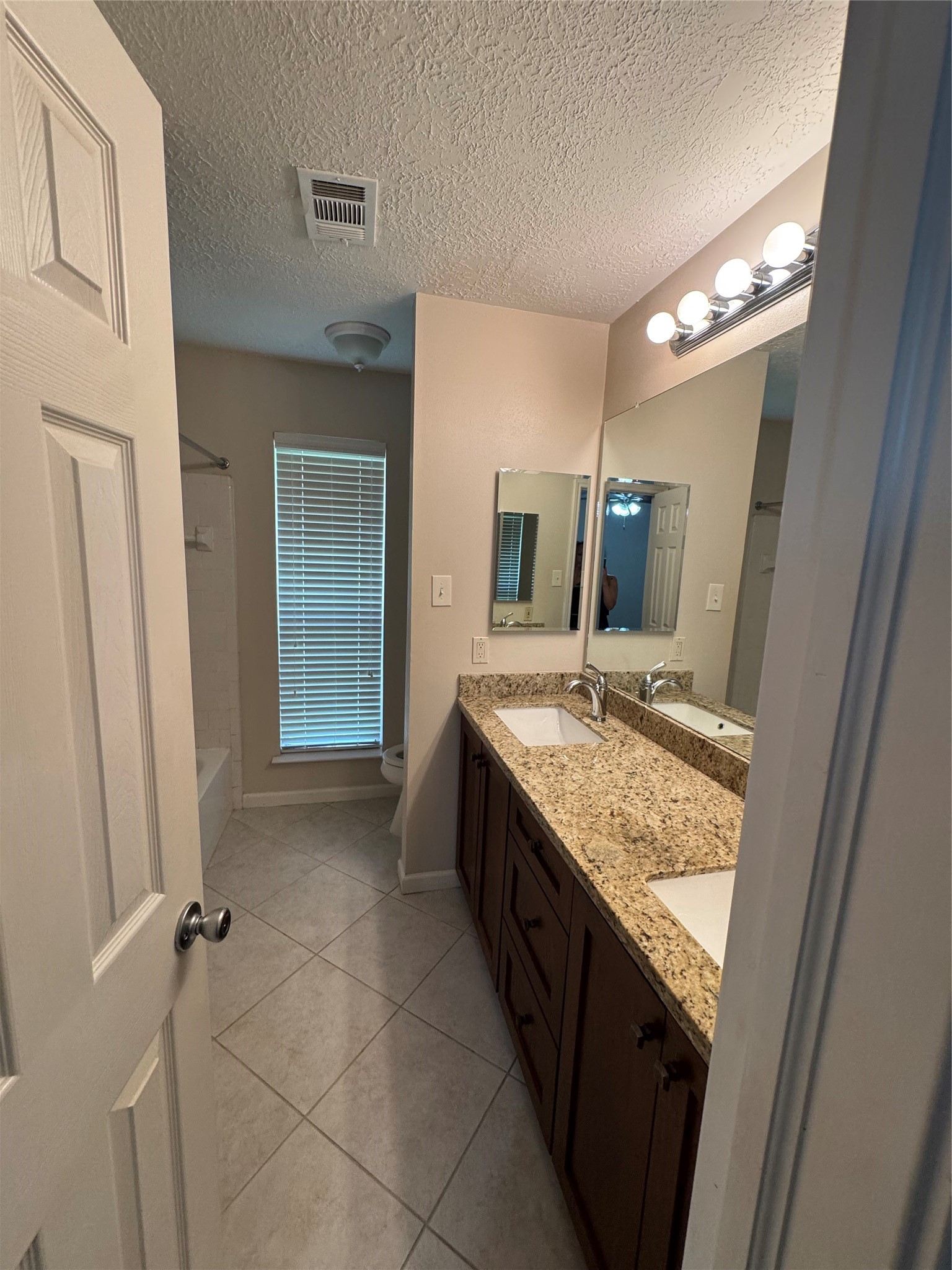 2519 Wheelwright Lane Friendswood, TX 77546 - Photo 3 of 11