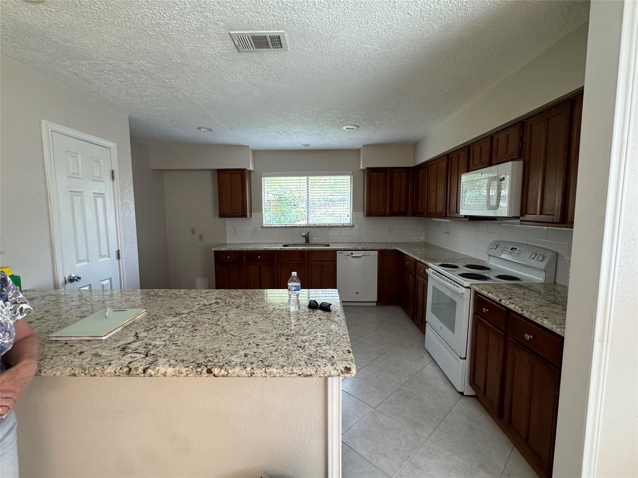 2519 Wheelwright Lane Friendswood, TX 77546 - Photo 8 of 11