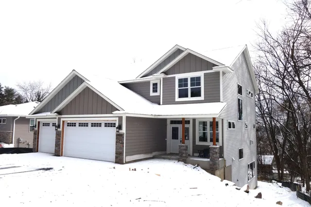 $858,900 | 550 Sunrise Drive, St. Paul, MN 55117