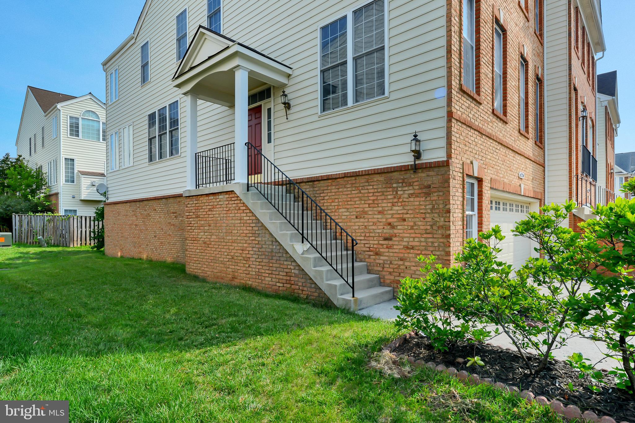 42704 Sandman Terrace South Riding, VA 20152 - Photo 3 of 47 Gallery Image 3