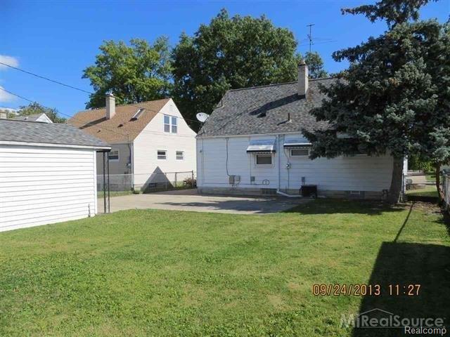 25831 Fortuna Street Roseville, MI 48066 - Photo 3 of 17 back.JPG