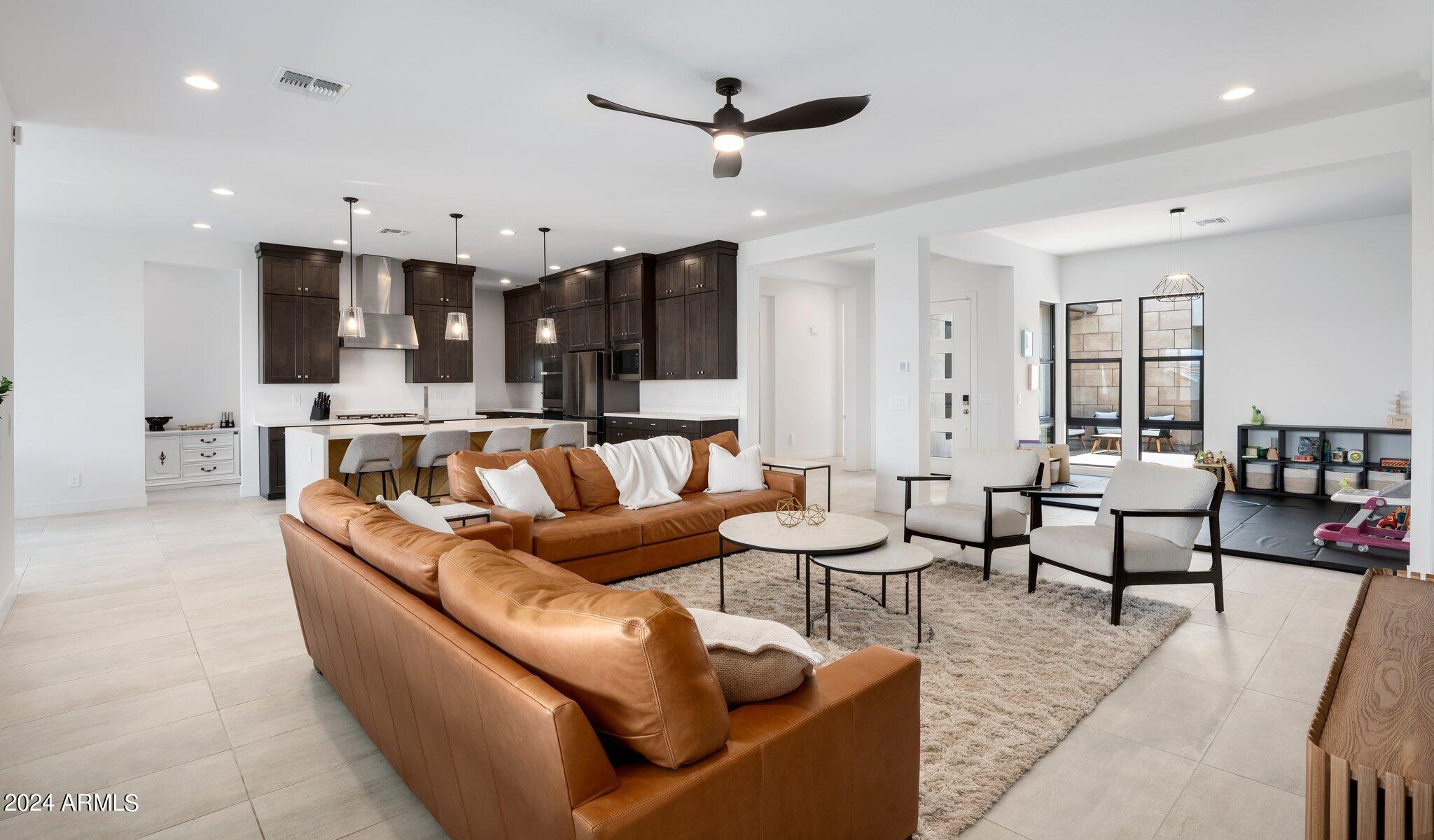 812 East Summerside Road Phoenix, AZ 85042 - Photo 8 of 64