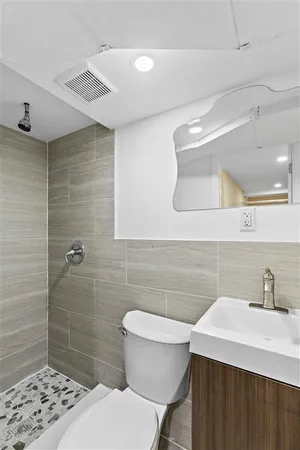 $689,000 | 29 Parkview Terrace, Bayonne, NJ 07002