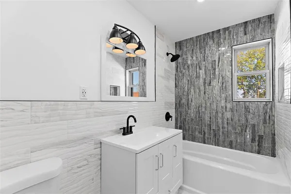 $689,000 | 29 Parkview Terrace, Bayonne, NJ 07002