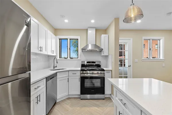 $689,000 | 29 Parkview Terrace, Bayonne, NJ 07002