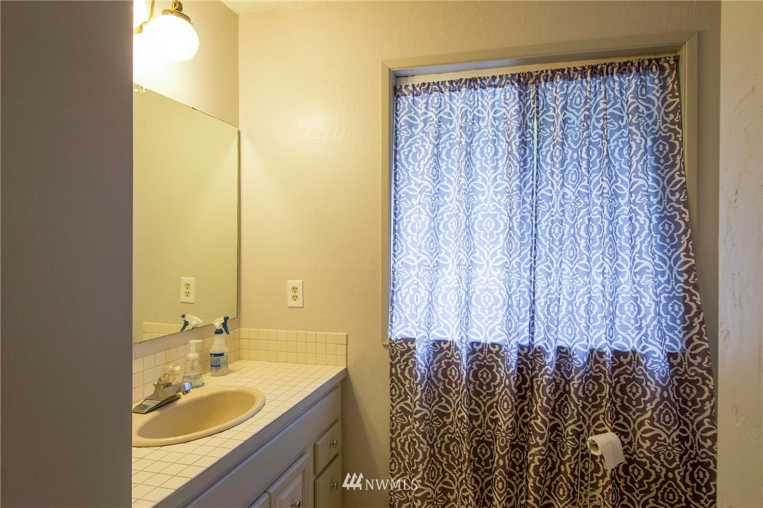 1493 Atterberry Road Sequim, WA 98382 - Photo 25 of 40 a bathroom with a sink and a bathtub