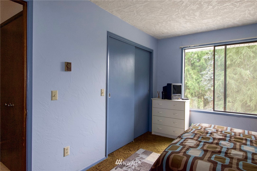1493 Atterberry Road Sequim, WA 98382 - Photo 28 of 40 a bedroom with a bed and a window