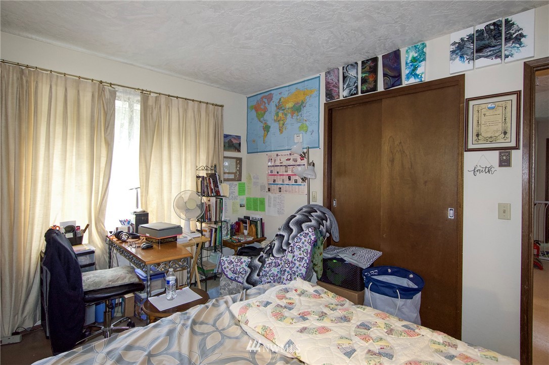 1493 Atterberry Road Sequim, WA 98382 - Photo 30 of 40 a workspace with furniture and window