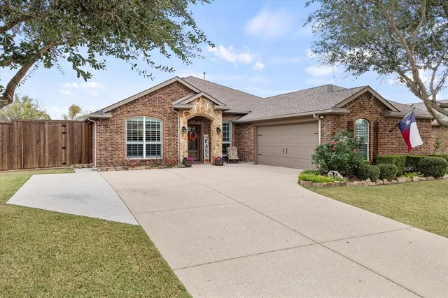 $525,000 | 1395 Waters Edge Drive, Rockwall, TX 75087