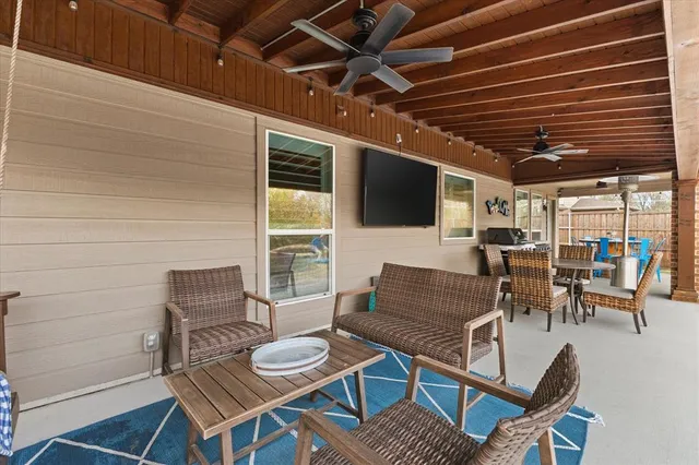 $525,000 | 1395 Waters Edge Drive, Rockwall, TX 75087