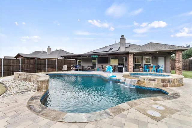$525,000 | 1395 Waters Edge Drive, Rockwall, TX 75087
