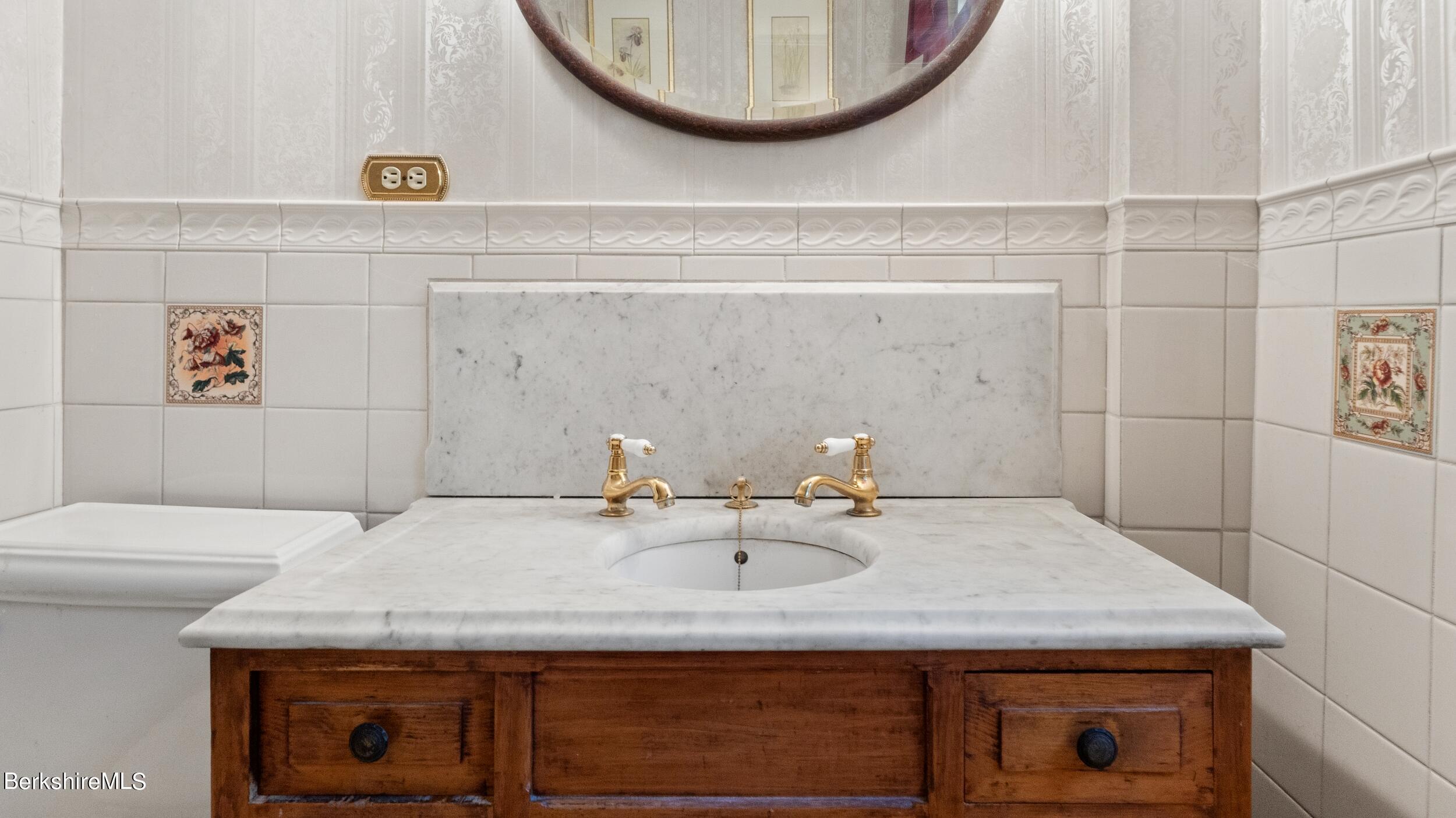 2507 State Road Richmond, MA 01254 - Photo 27 of 36 SECOND FLOOR FULL BATHROOM