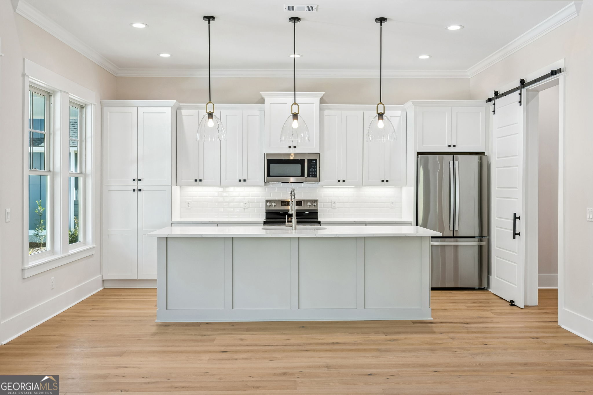 308 Anchor Way St. Marys, GA 31558 - Photo 22 of 55 a kitchen with stainless steel appliances granite countertop a refrigerator a sink and a oven