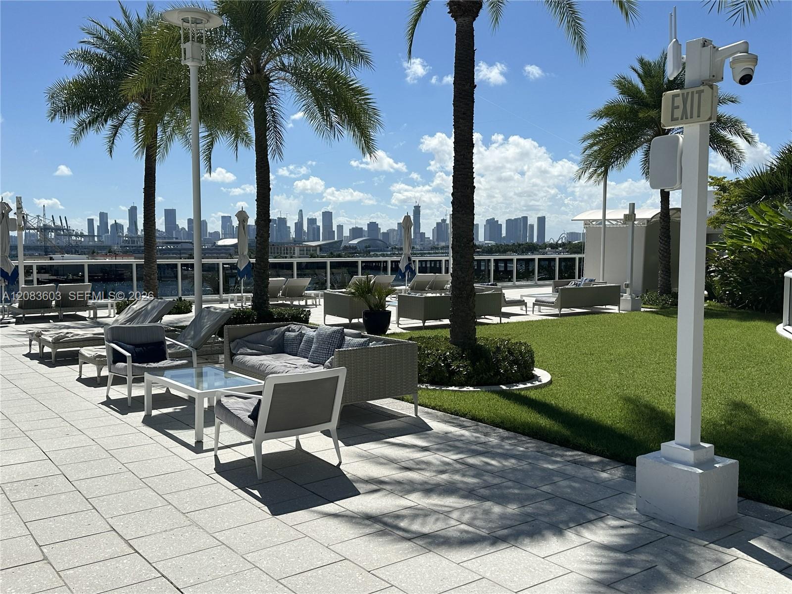 400 Alton Road, Unit 901 Miami Beach, FL 33139 - Photo 22 of 24 Gallery Image 22