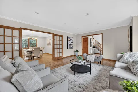 $1,425,000 | 64 Muttontown Eastwoods Road, Syosset, NY 11791