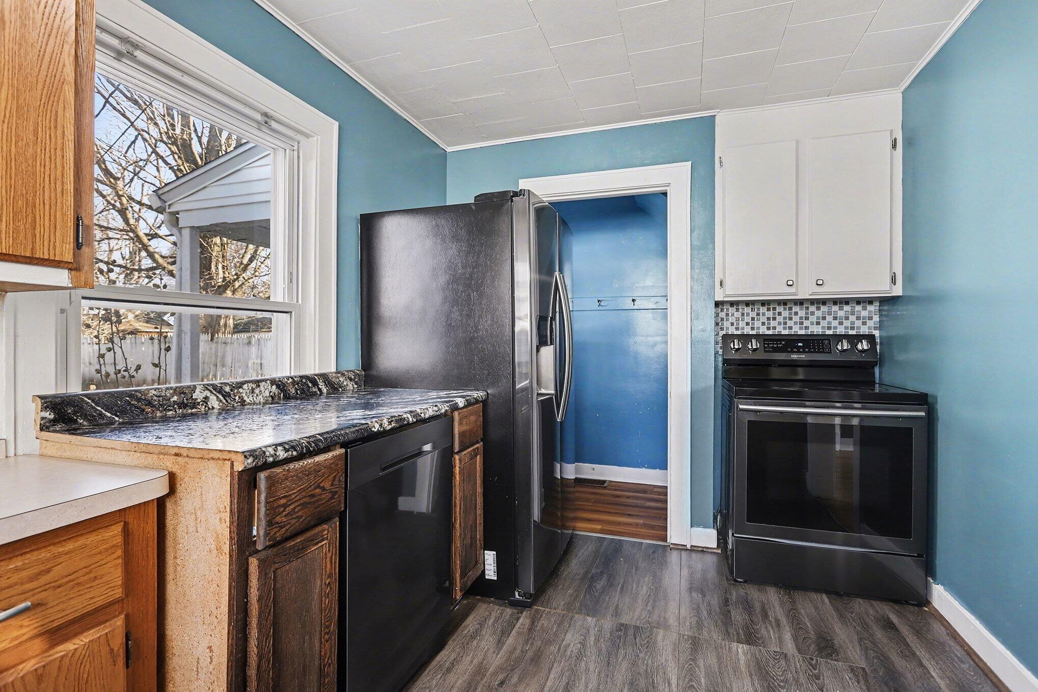 519 North Main Street Three Rivers, MI 49093 - Photo 7 of 20 015_file_4940