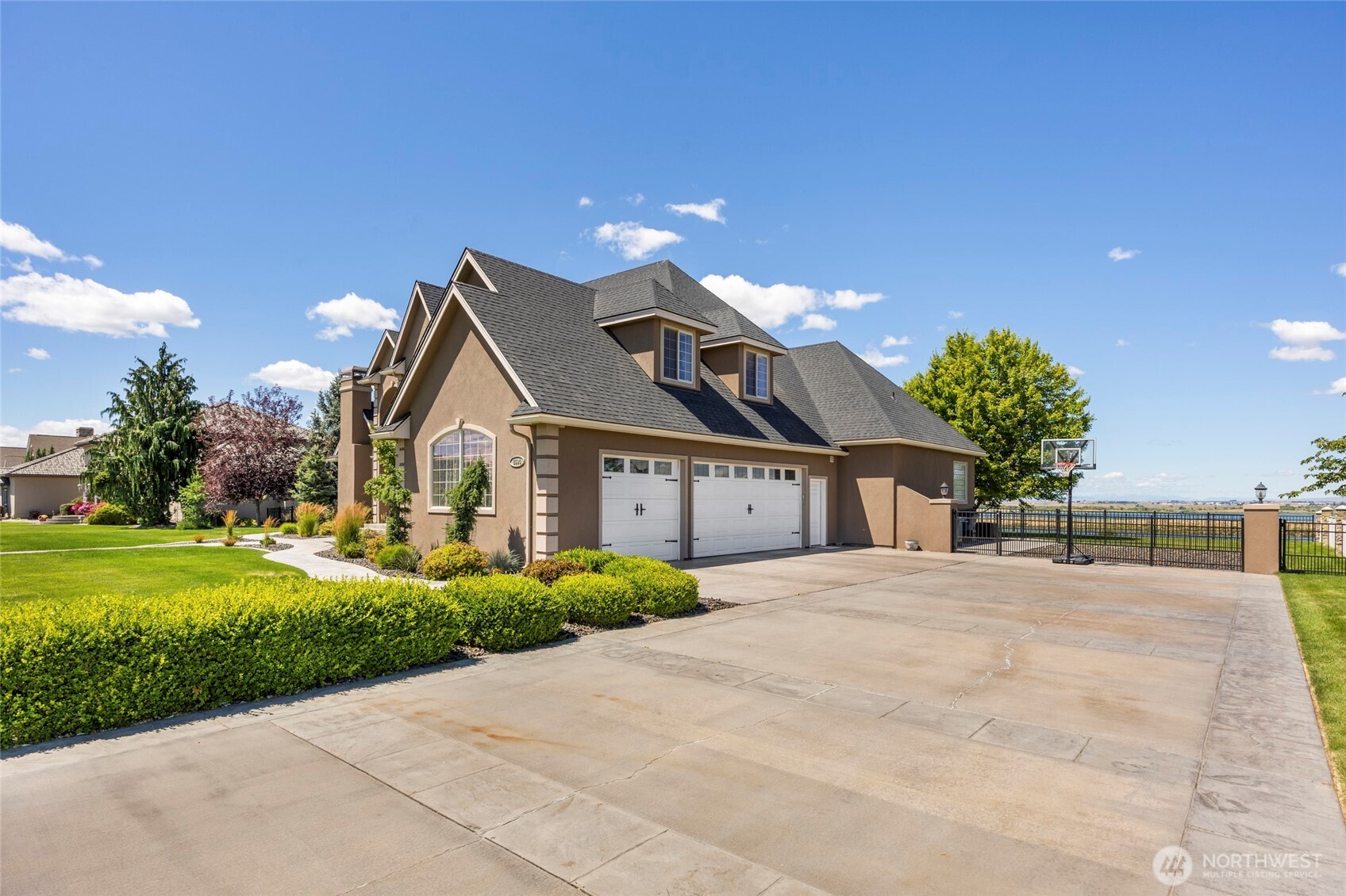 8596 Dune Lake Road Southeast Moses Lake, WA 98837 - Photo 5 of 40