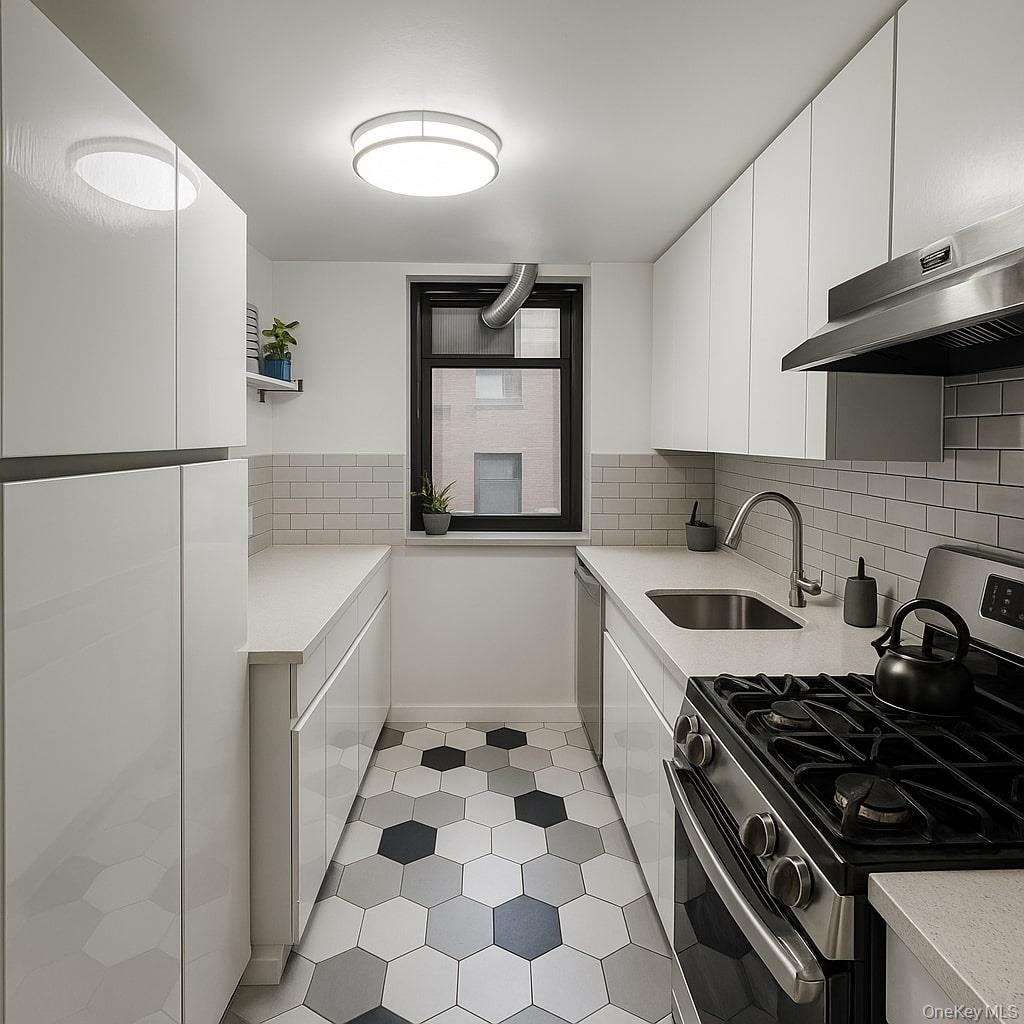 109-33 71st Road, Unit 7G Queens, NY 11375 - Photo 5 of 6 a kitchen with a stove a refrigerator and a sink