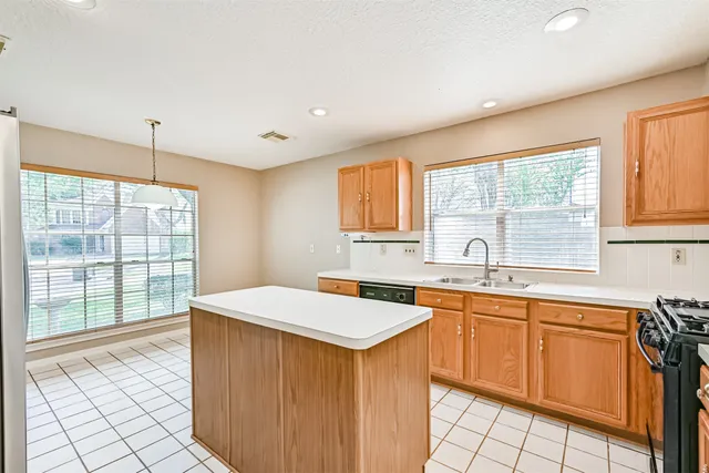 $2,700 | 4014 Ivywood Drive, Pearland, TX 77584