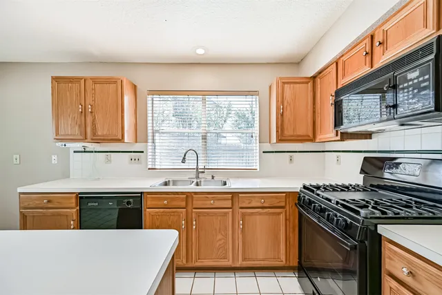 $2,700 | 4014 Ivywood Drive, Pearland, TX 77584