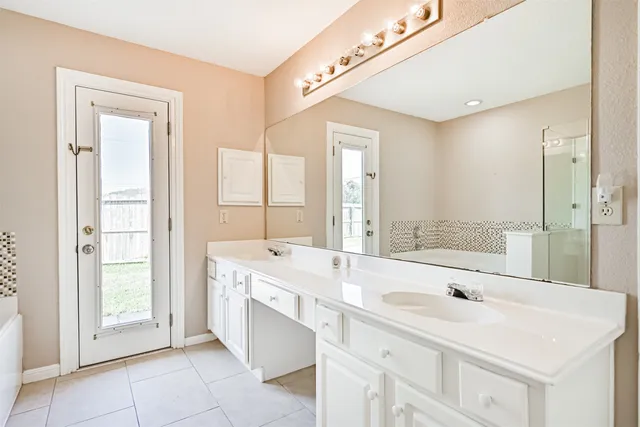 $2,700 | 4014 Ivywood Drive, Pearland, TX 77584