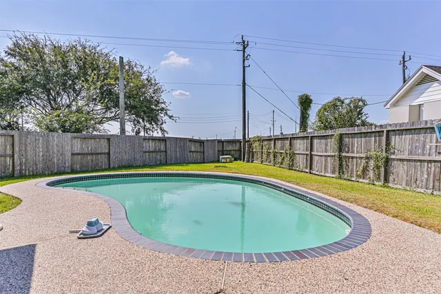 $2,700 | 4014 Ivywood Drive, Pearland, TX 77584