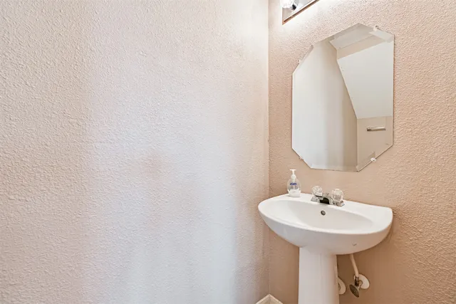 $2,700 | 4014 Ivywood Drive, Pearland, TX 77584