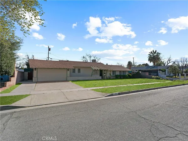 a view of a house with a big yard