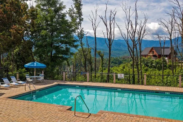 $1,425,000 | 943 Crooked Ridge Road, Gatlinburg, TN 37738