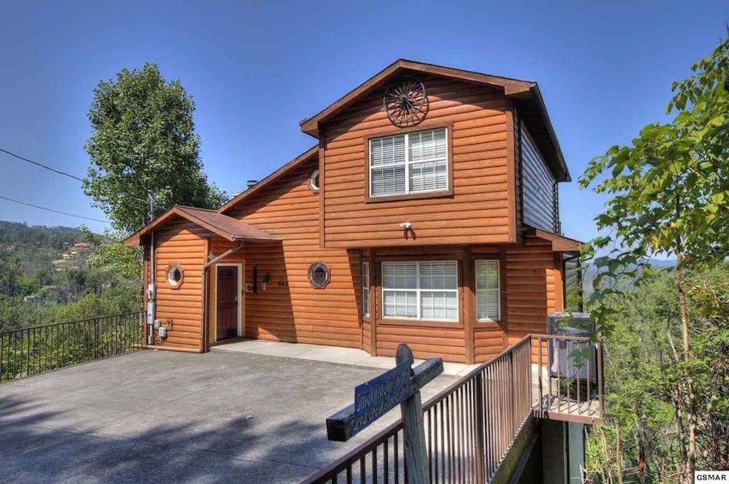 943 Crooked Ridge Road Gatlinburg, TN 37738 - Photo 3 of 34