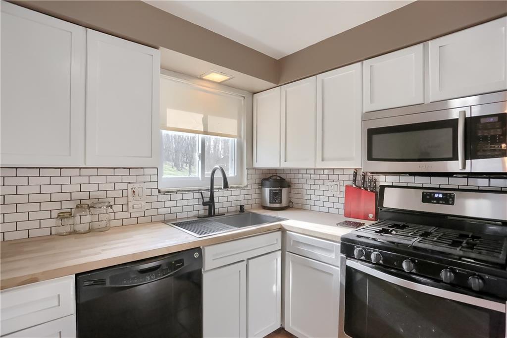 2584 Lah Road Gibsonia, PA 15044 - Photo 14 of 25 Gallery Image 14